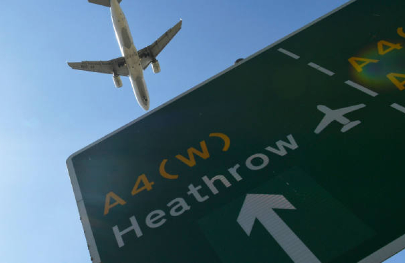 Plane approaching Heathrow 